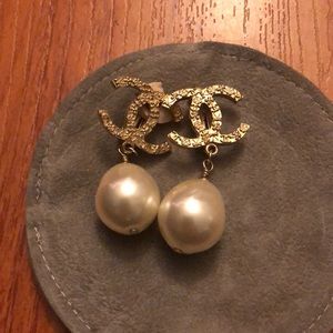 Chanel earrings (clip on)